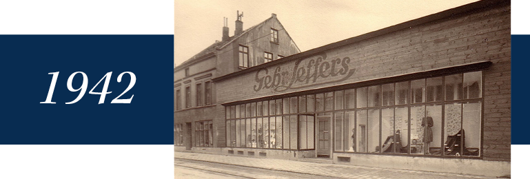 1942